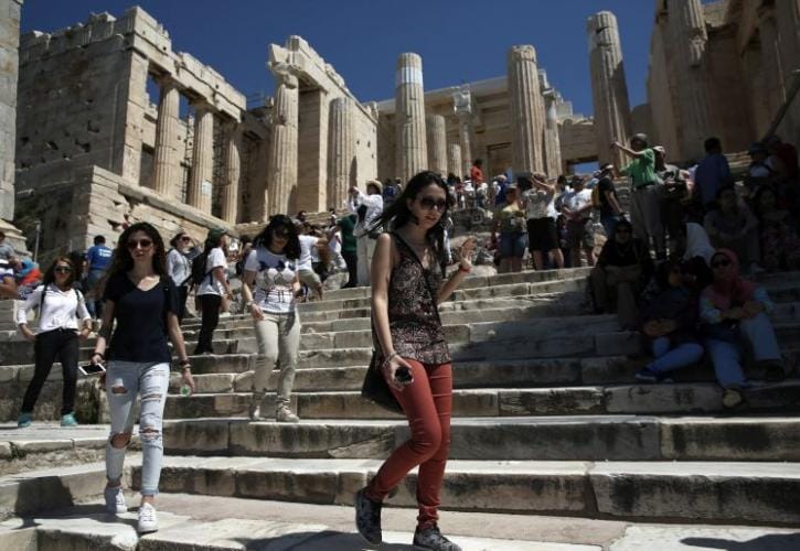 touristes-tourismos-toyristes-limani-parthenwnasparthenonas3